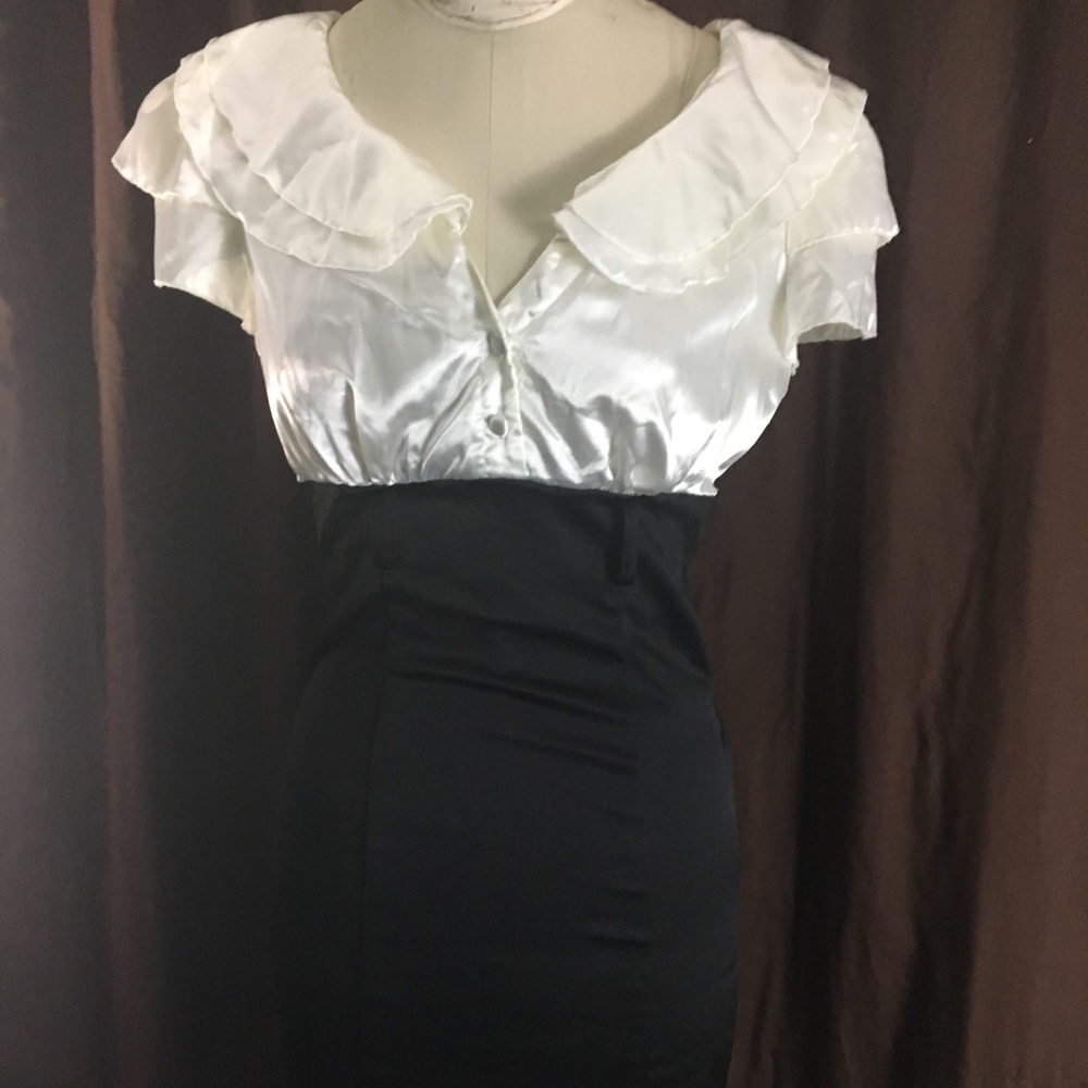 Alyn Paige vintage style body con dress